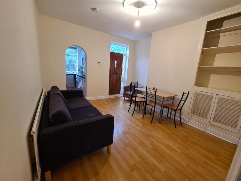 Budget Double En-Suite Bedroom Σέφιλντ Εξωτερικό φωτογραφία